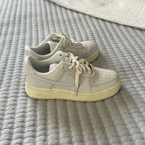 Nike Women's Air Force 1 Premium size 7